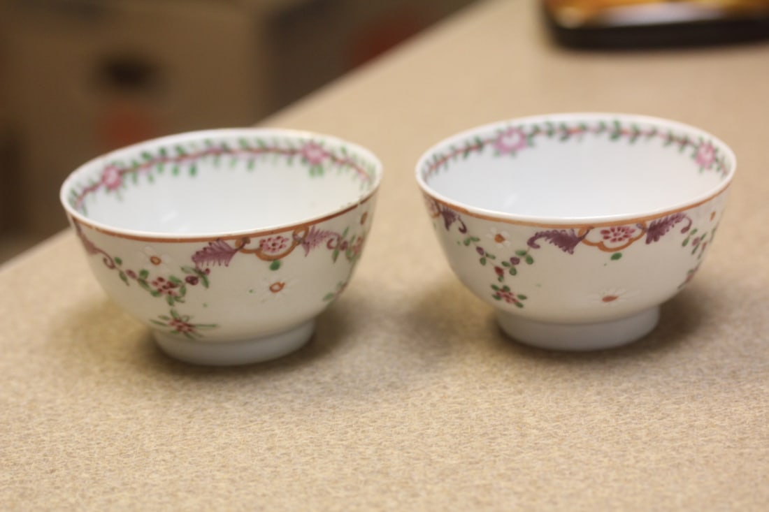 Pair of Antique Chinese Export Small Bowls: please note: one bowl has tight hairlines as shown - each 3 1/2" in diameter