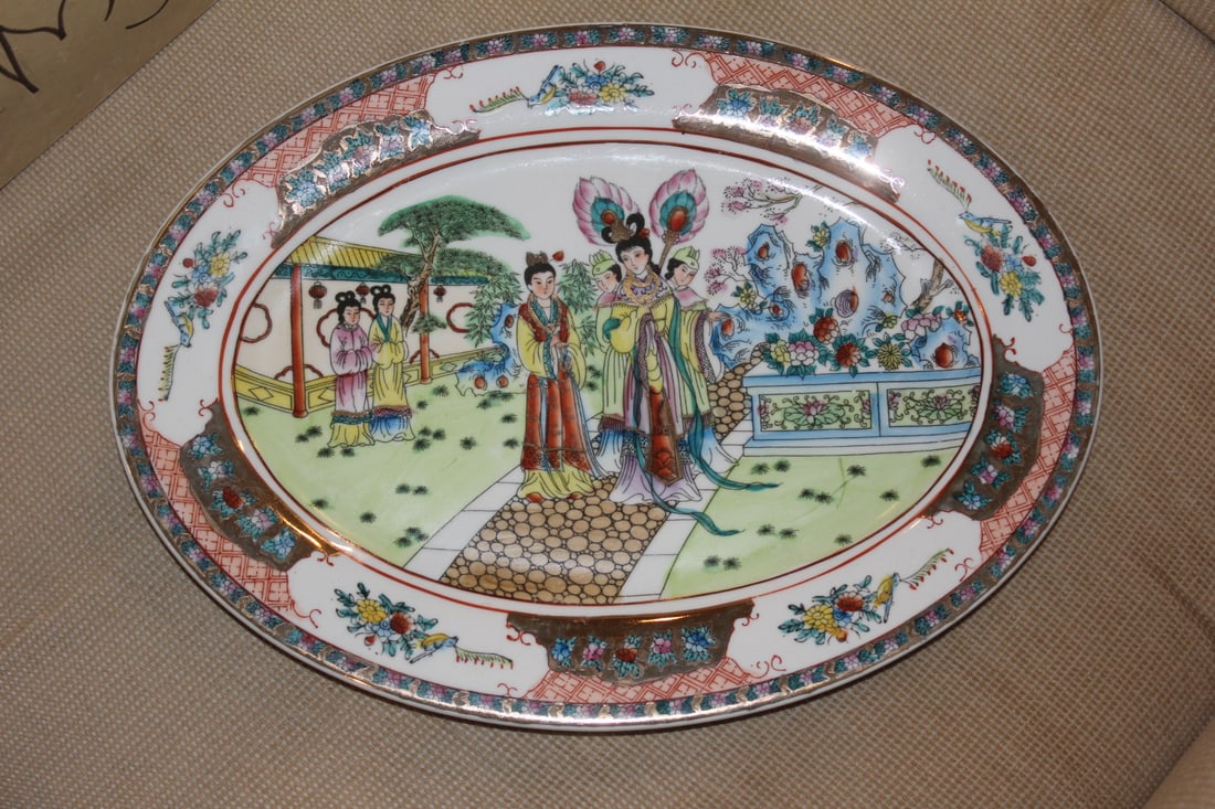 Chinese Rose Medallion Oval Platter: 14" across