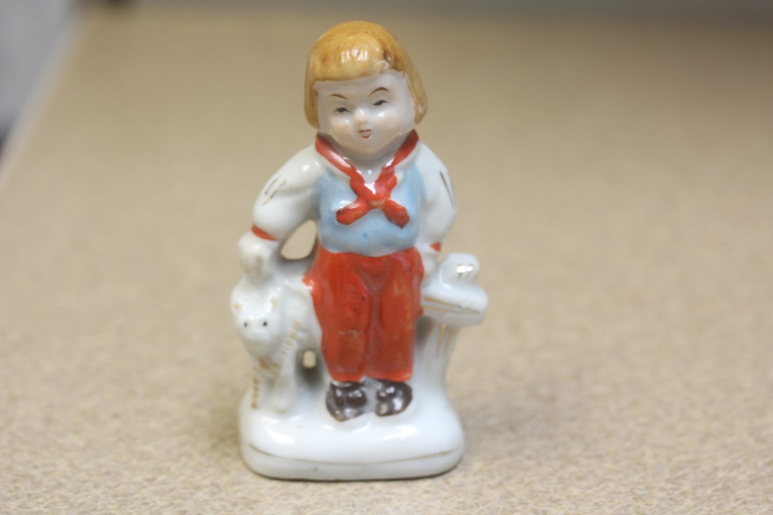 Small Japanese Figurine: 3 5/8" tall
