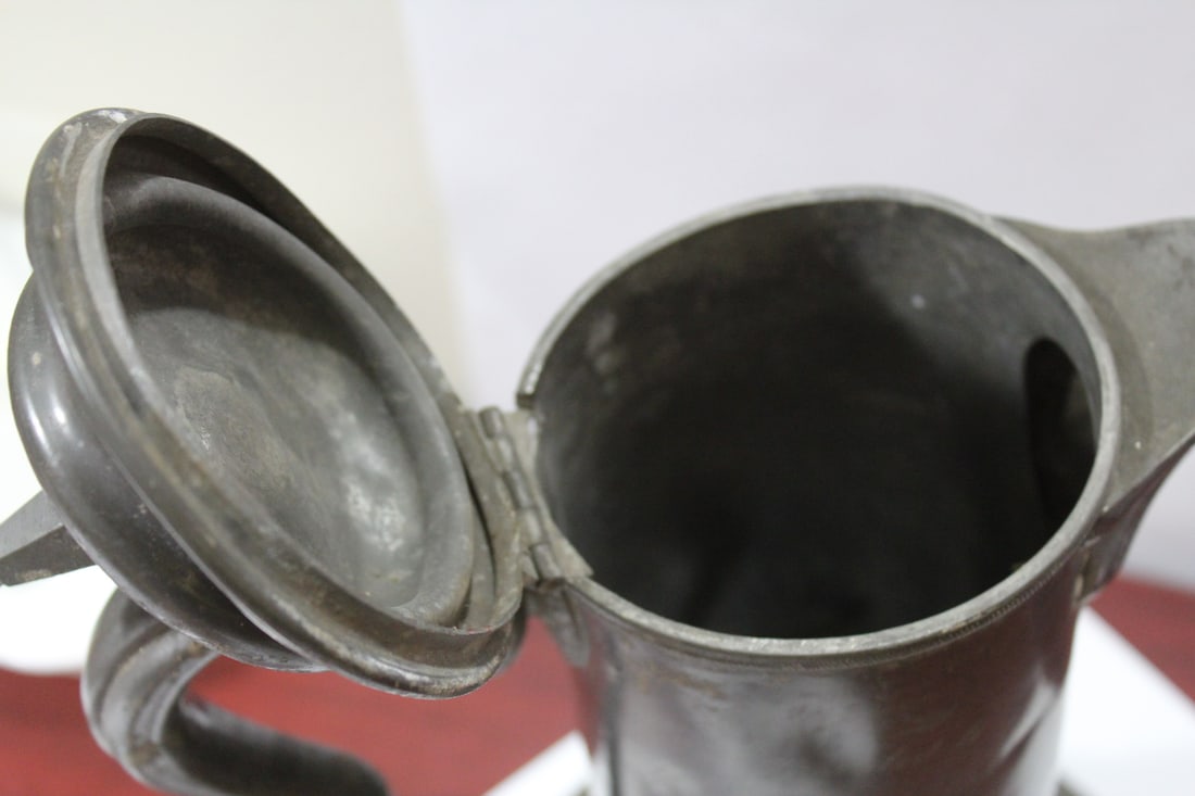 A Presentation Silverplated Teapot - 9