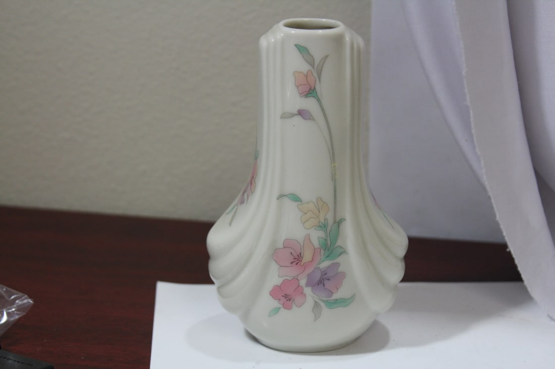 A Japanese Vase: unusual shape - 5 5/8" tall