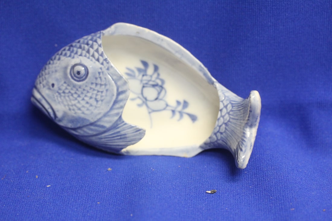 An Antique Japanese Blue and White Fish Plate: 5 inches across