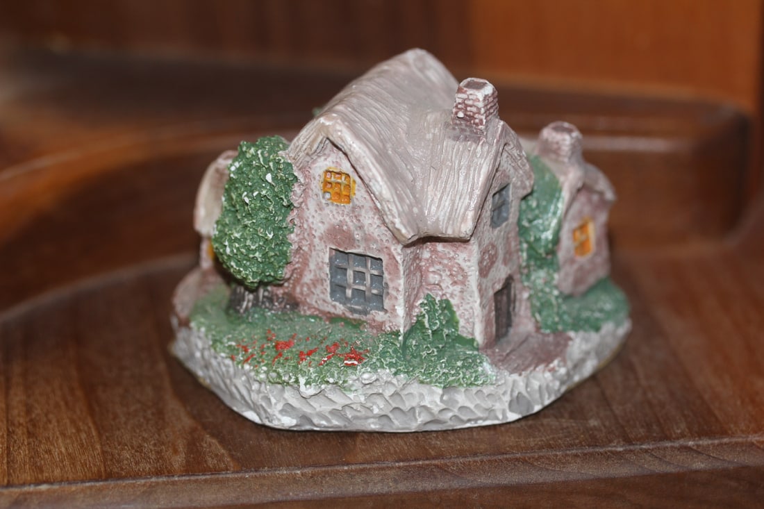 Cottage Resin House: 3" across