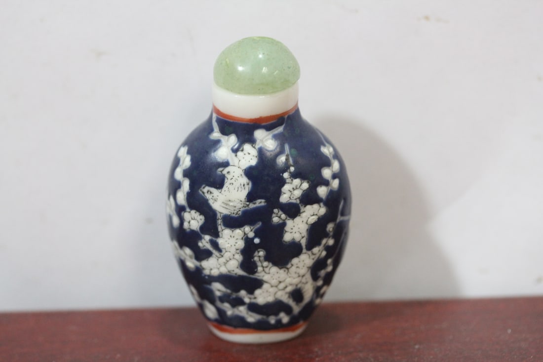 A Signed Chinese Porcelain Snuff Bottle: 2 1/2" tall
