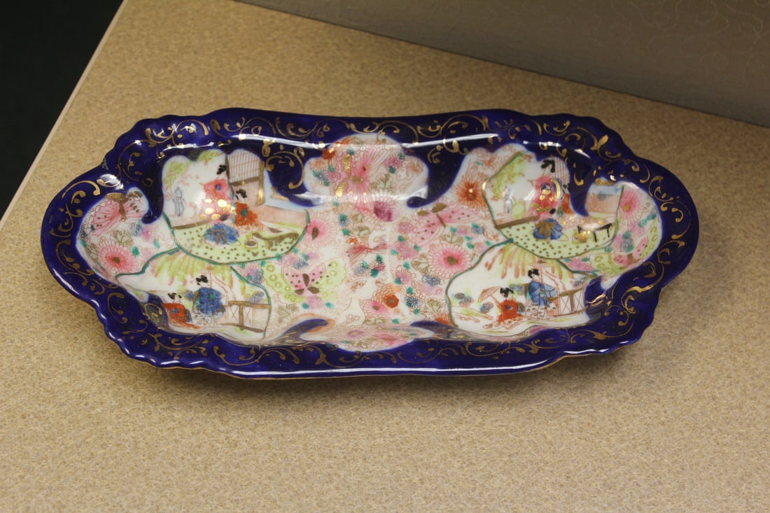 Vintage Kutani Vegetable Dish: 11 7/8" long - Geisha girl motief