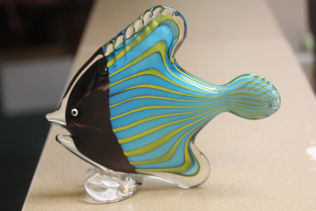 Artglass Fish: 9 3/8" across