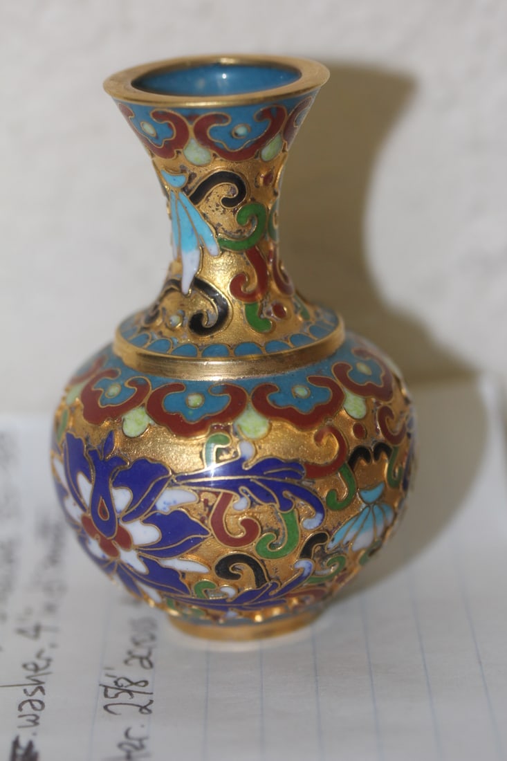 Chinese Cloisonne Small Vase: 3" tall
