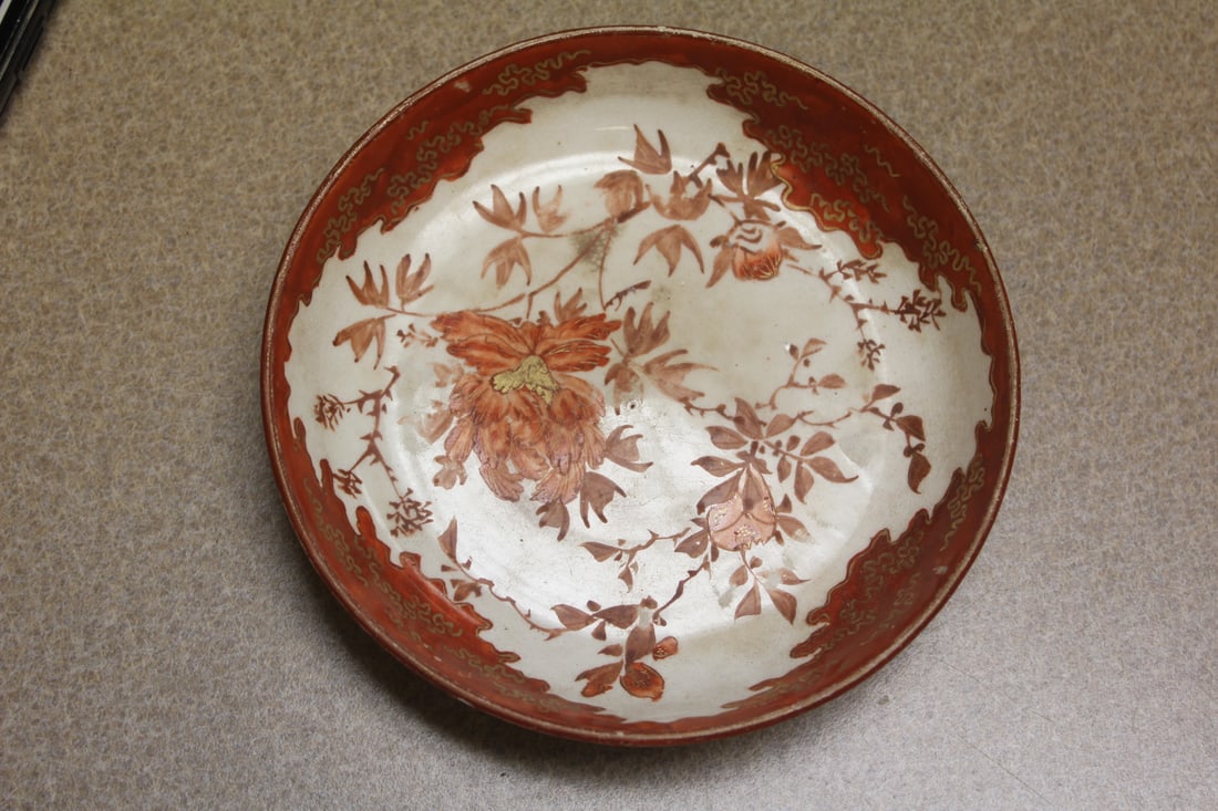 Japanese Kutani Red Shallow Bowl: please note: stains - 6" in diameter