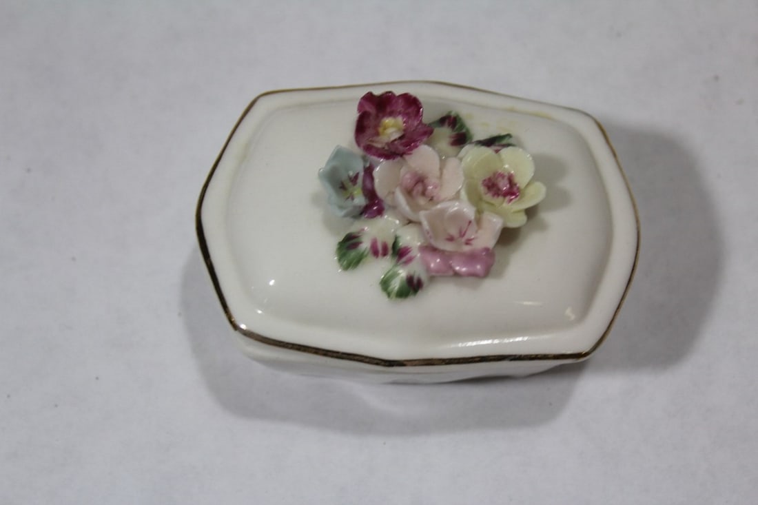 A Ceramic Floral Box: 3 1/4" across