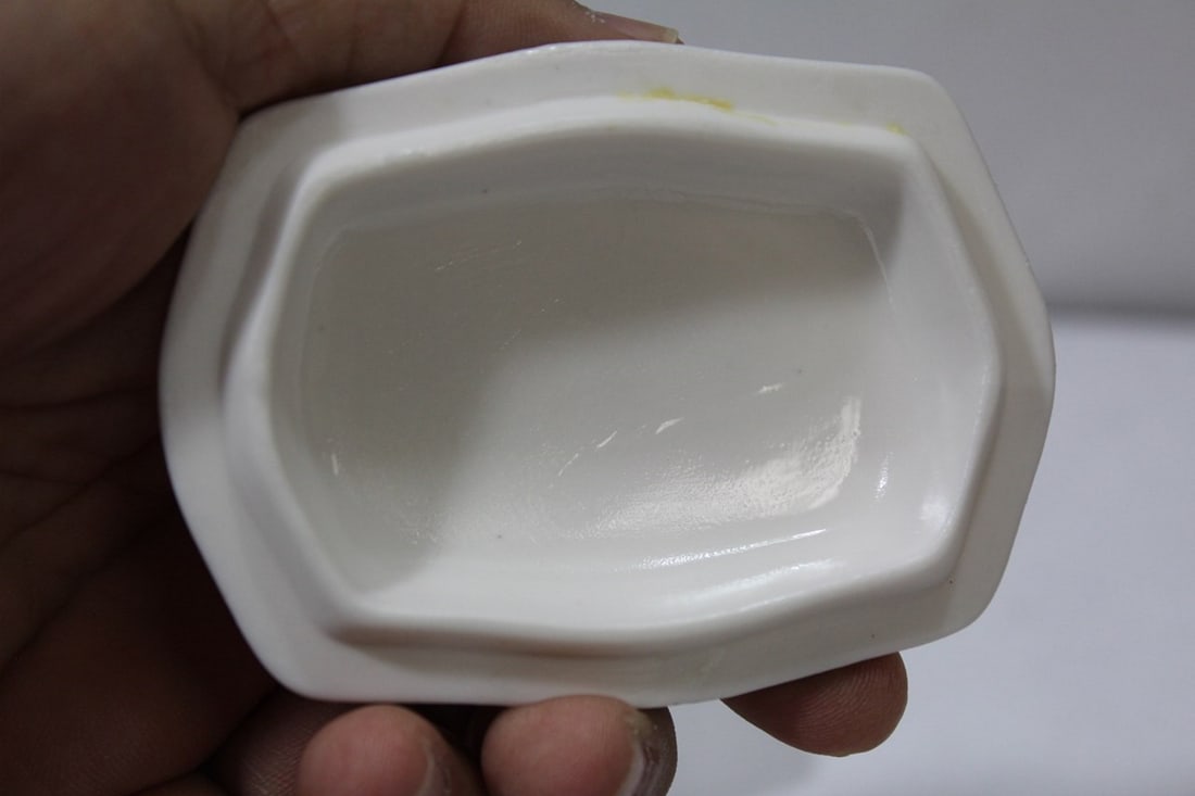 A Ceramic Floral Box - 5