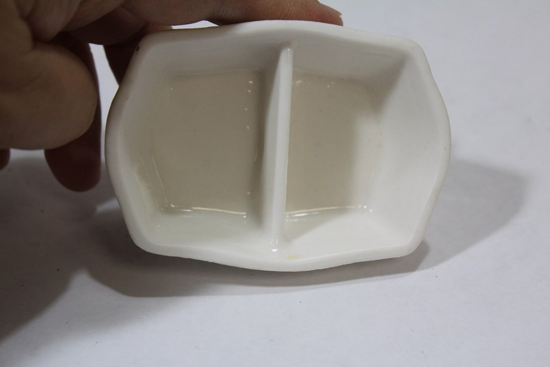 A Ceramic Floral Box - 6