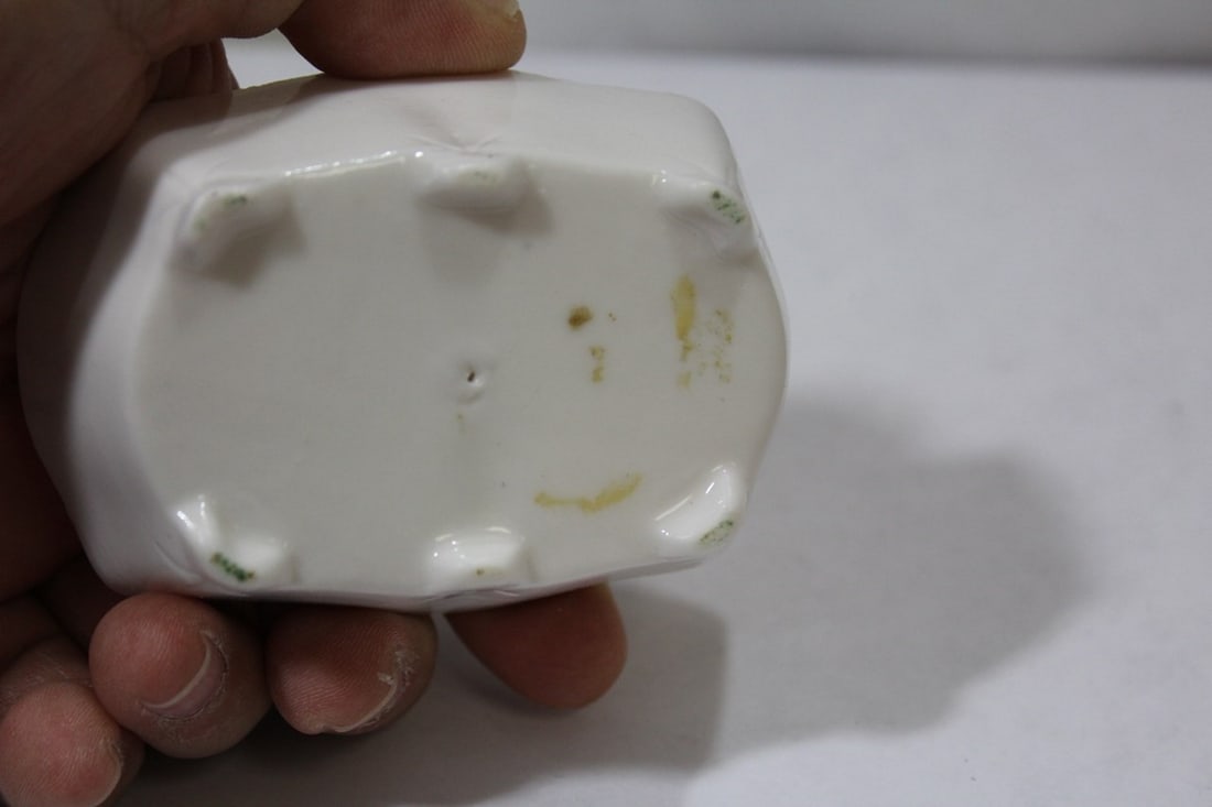 A Ceramic Floral Box - 7