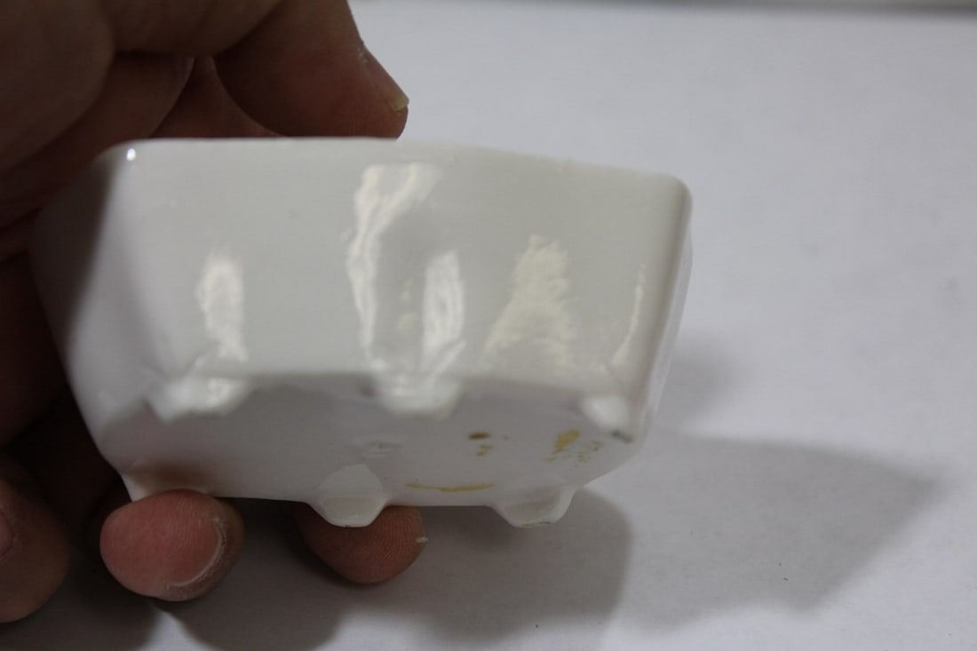 A Ceramic Floral Box - 8