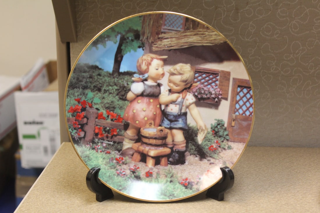 Hummel Collector's Plate: 8 1/4" in diameter
