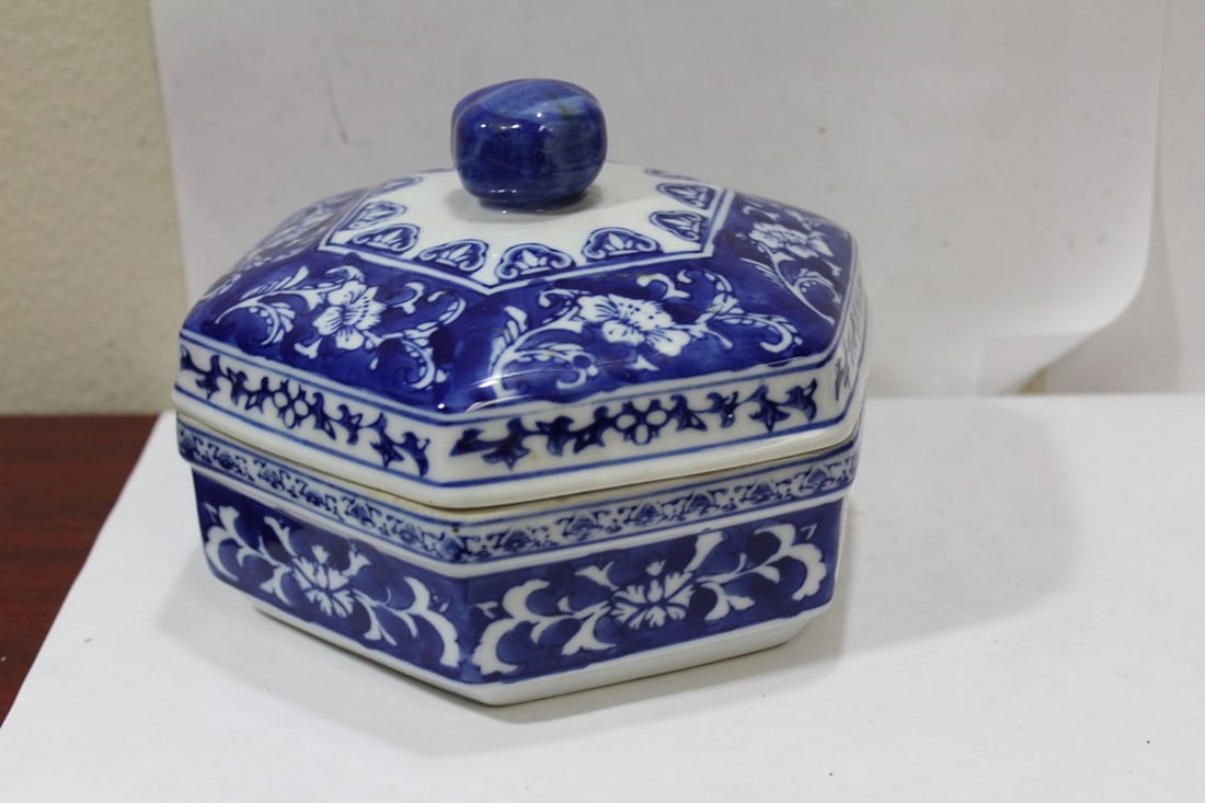 A Signed Blue and White Chinese Ceramic Bowl: with lid - 5 1/2" tall