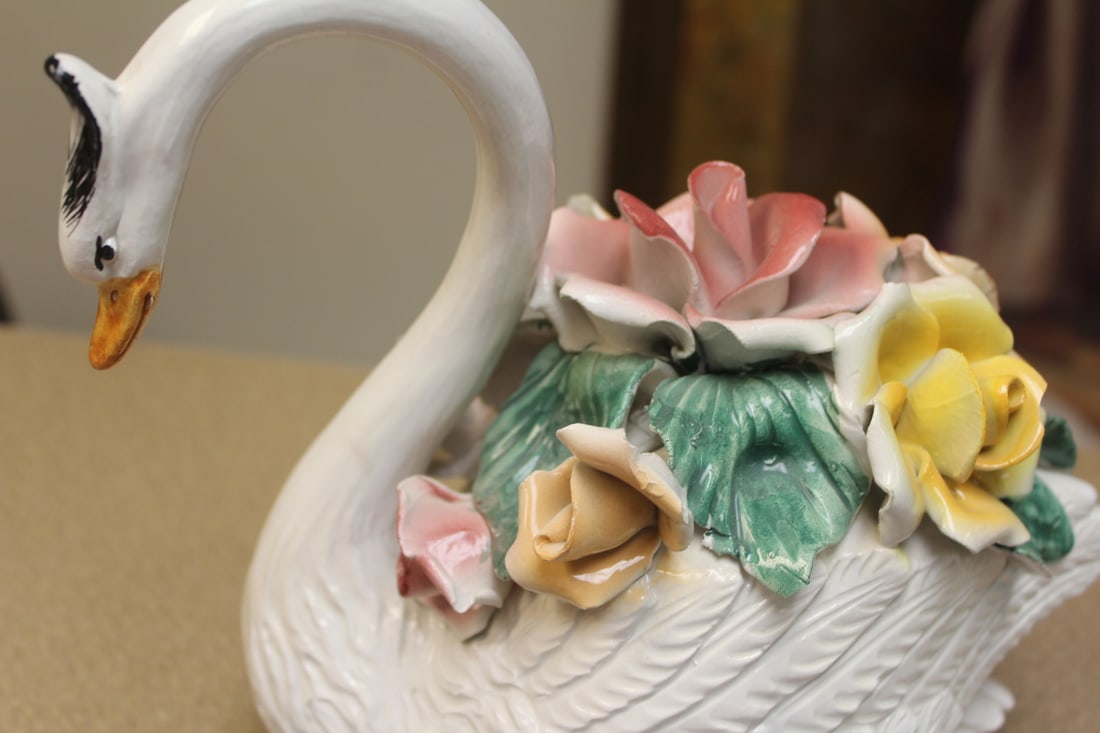 Capodemonte Swan - 5