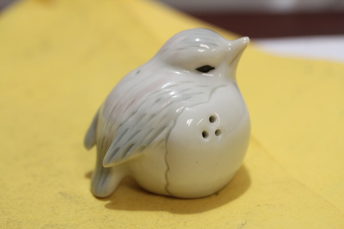 A Single Bird Form Shaker - 3