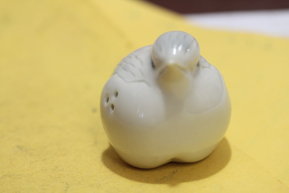 A Single Bird Form Shaker - 4