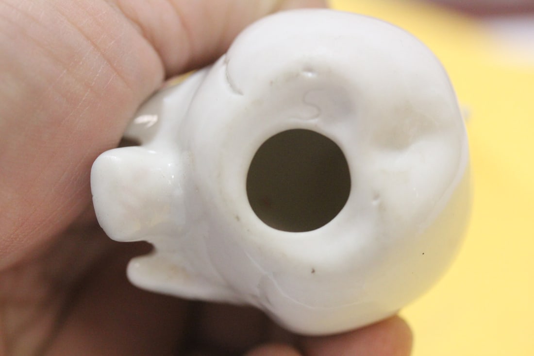 A Single Bird Form Shaker - 5