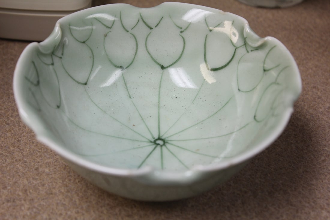 Chinese Vintage Celadon Bowl: lotus form - 5 1/4" in diameter