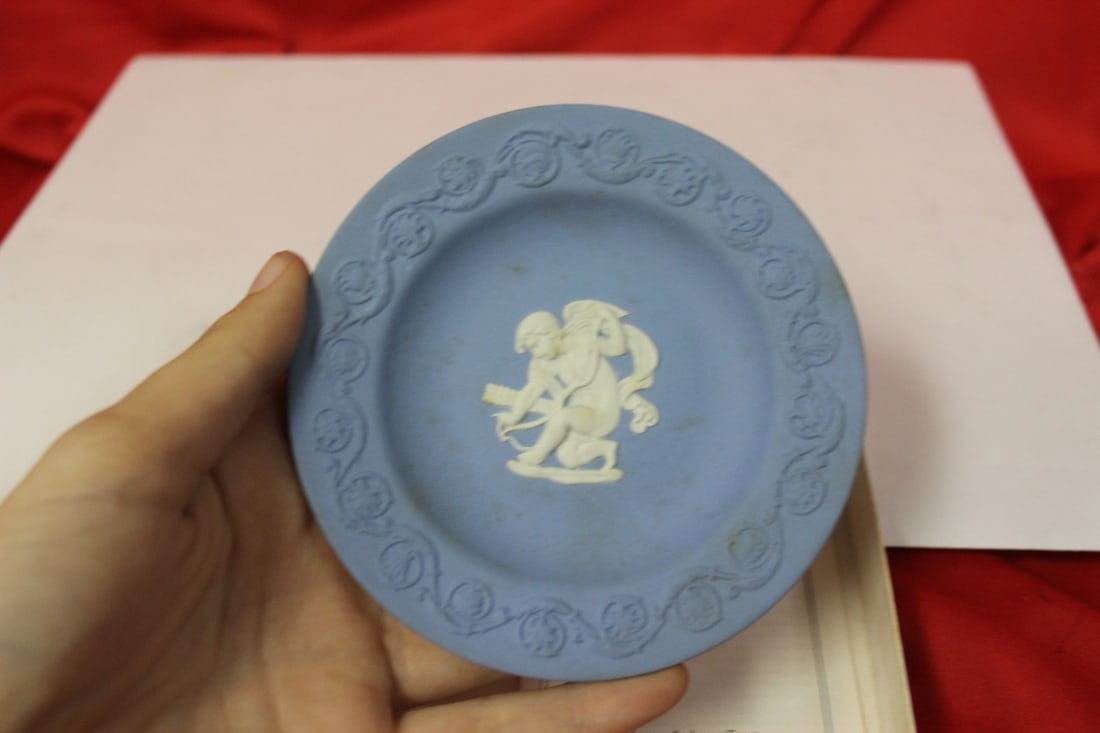 A Wedgwood Small Plate: Boxed - 4 3/8" in diameter