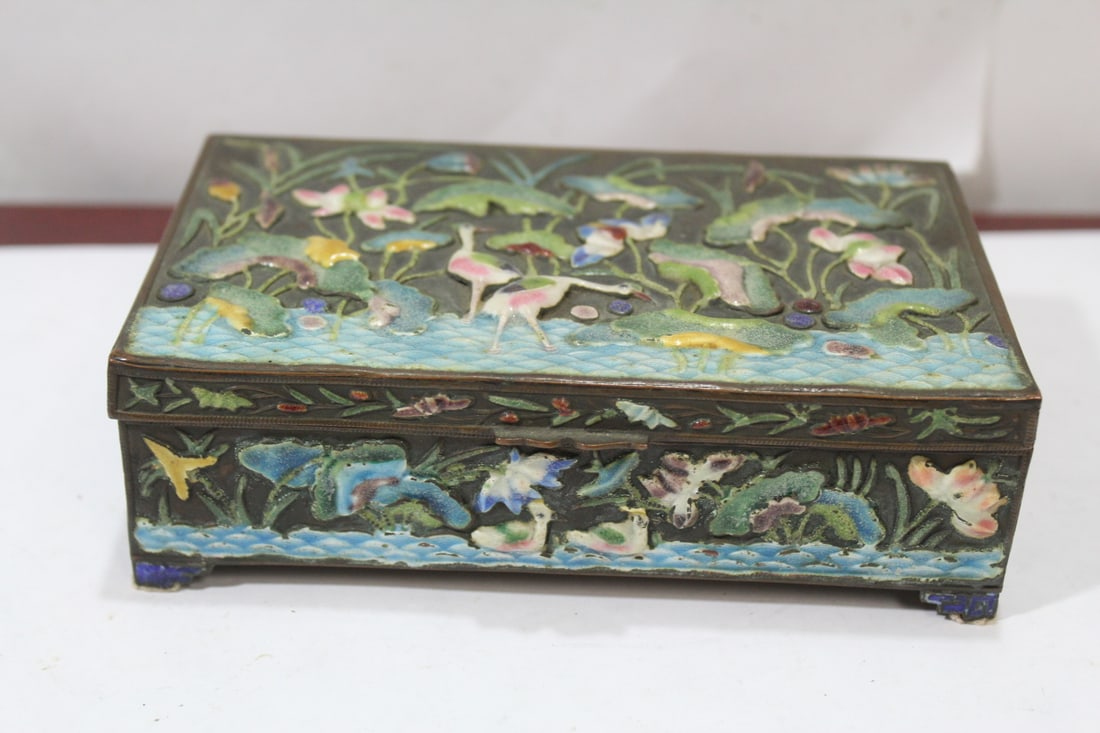An Antique Chinese Enamel Box: 5 7/8" across