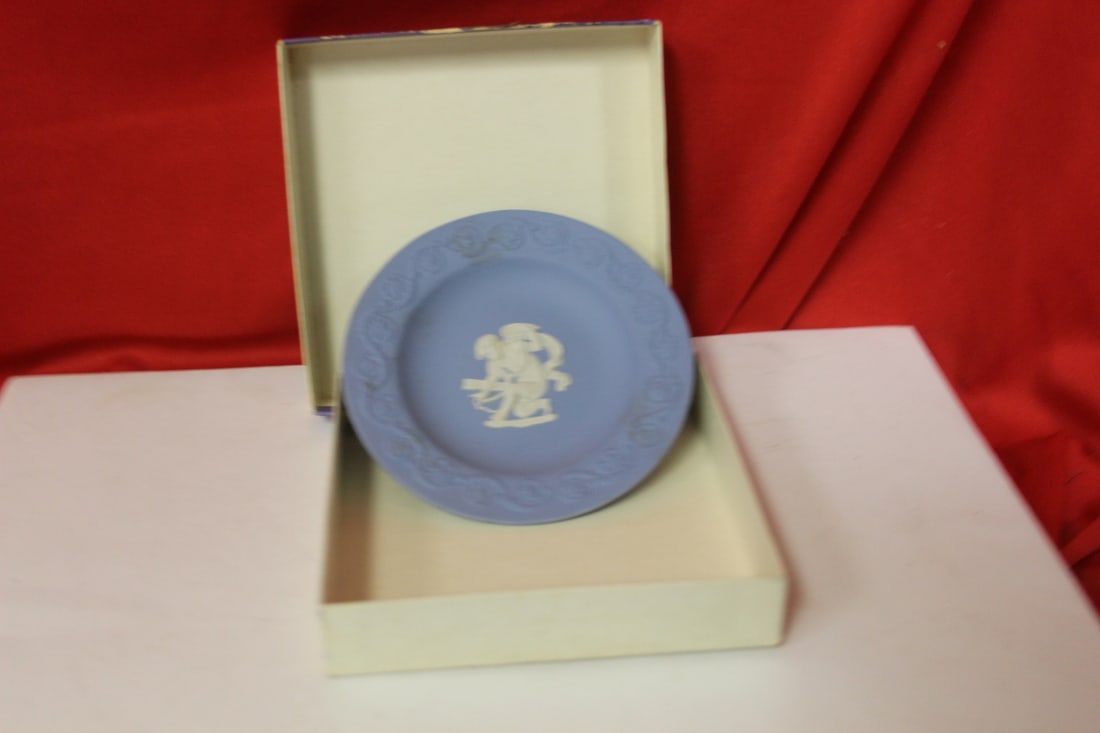 A Wedgwood Small Plate: Boxed - 4 3/8" in diameter
