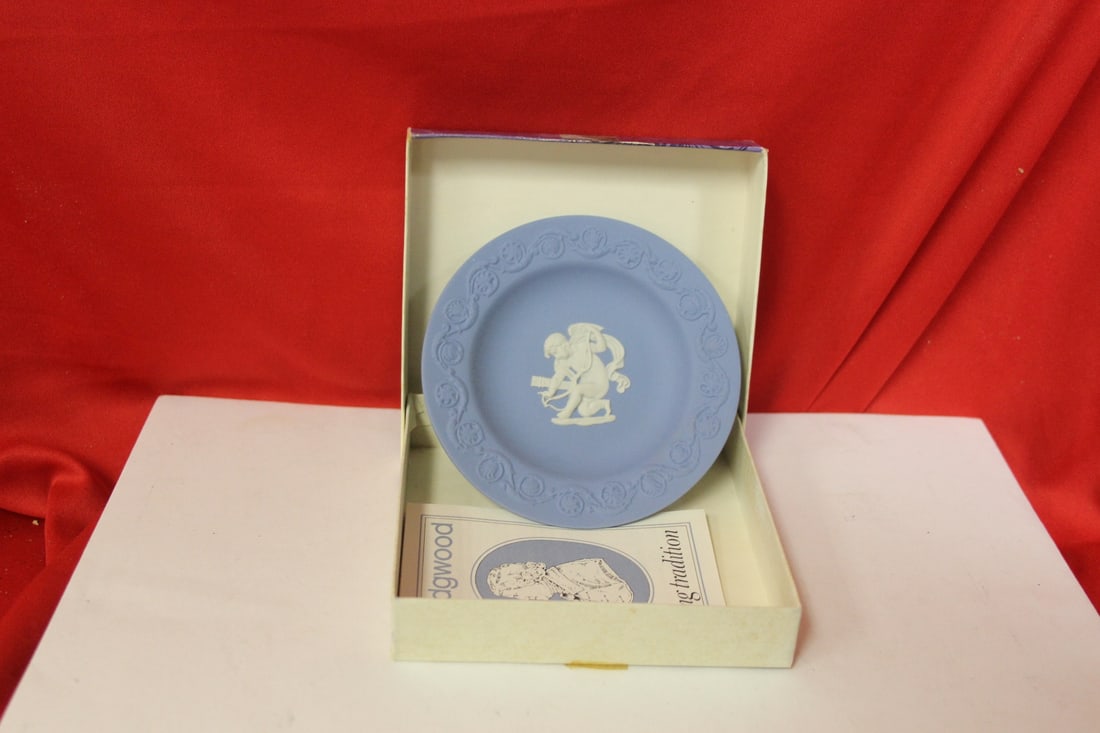 A Wedgwood Small Plate: Boxed - 4 3/8" in diameter