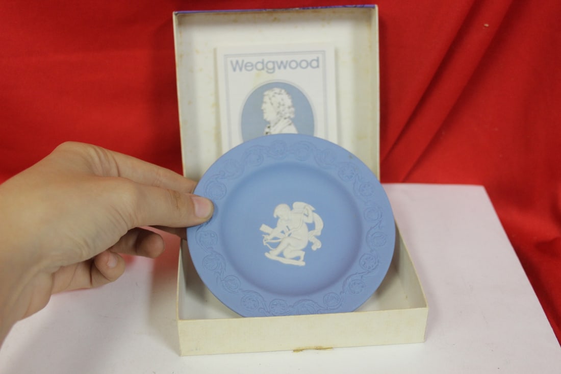A Wedgwood Small Plate: Boxed - 4 3/8" in diameter