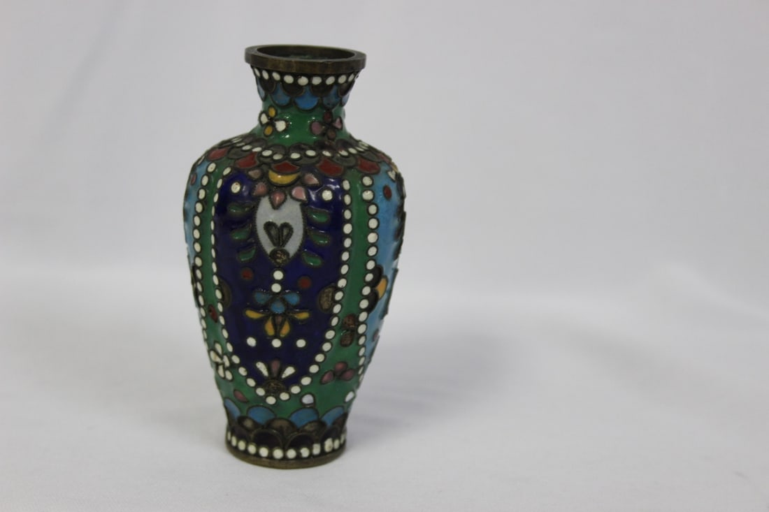 A Japanese Cloisonne Vase: 4" tall