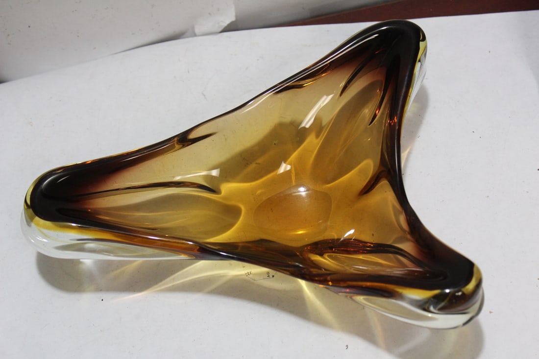 An Artglass Bowl: 9 1/2" across