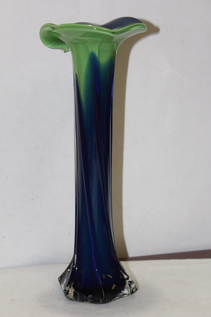 An Artglass Vase (1 of 7)