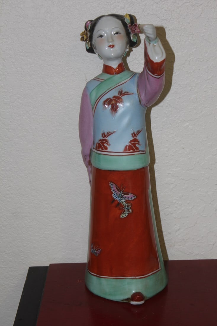 Chinese Porcelain Lady: 14" tall