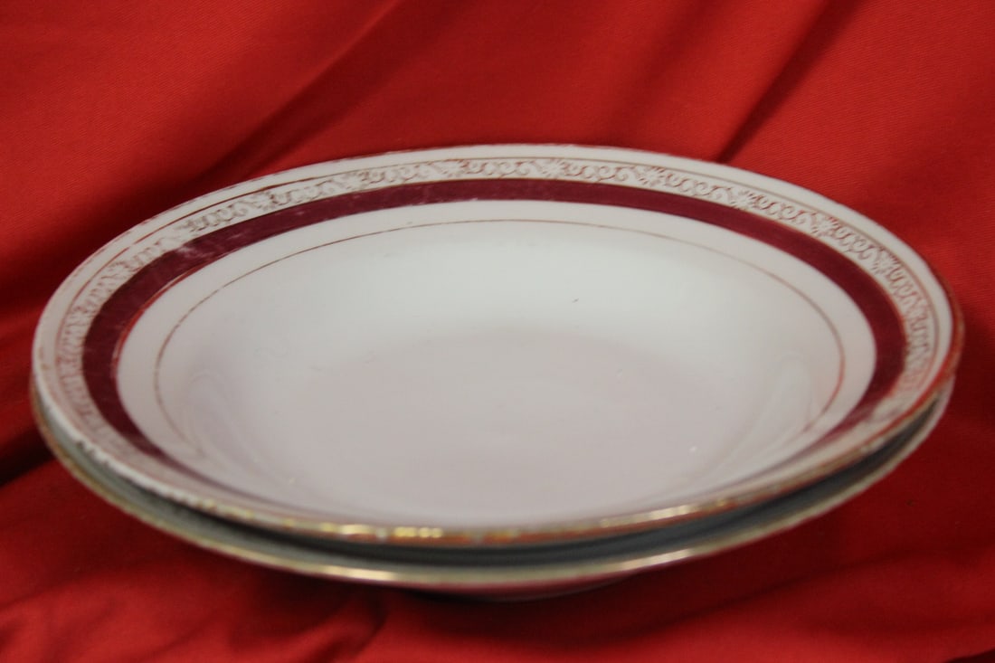 Set of 2 Chinese Bowls: Signed - Chinese export - 9 inches in diameter