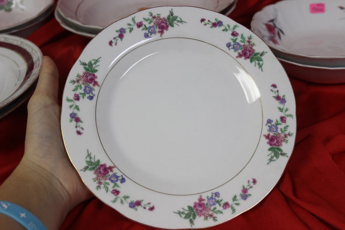 A Chinese? Export Plate: 8" in diameter