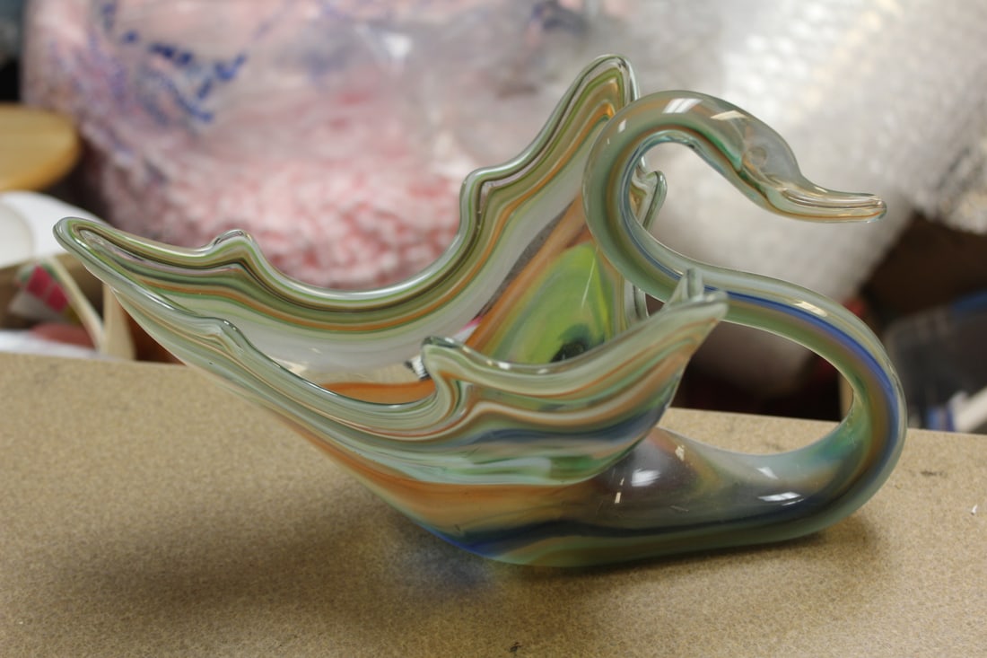 Art Glass Swan Planter: 11 1/2" across