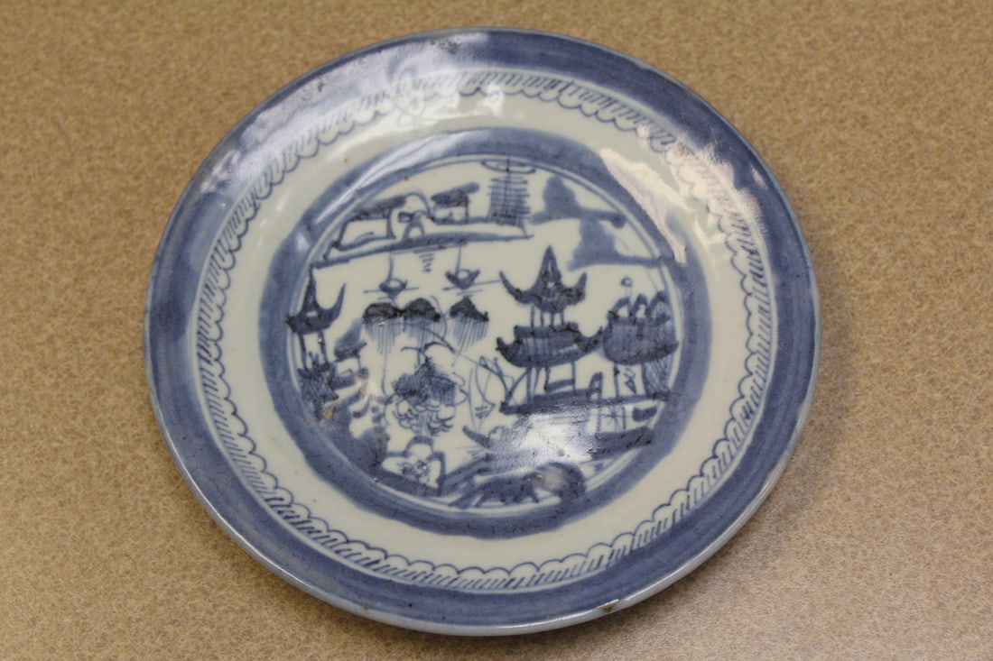 Chinese Canton Blue and White Export Plate: 19th century - 7 1/2" in diameter