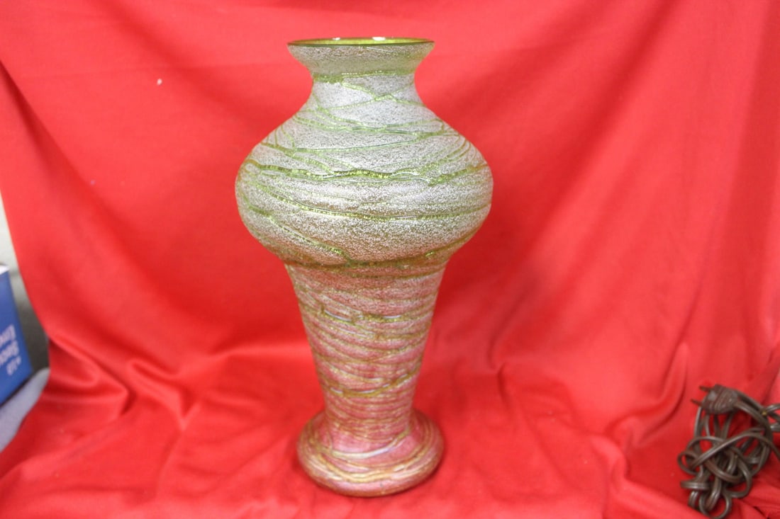 An Unsigned Kralik Silveria Vase: 10 1/2" tall