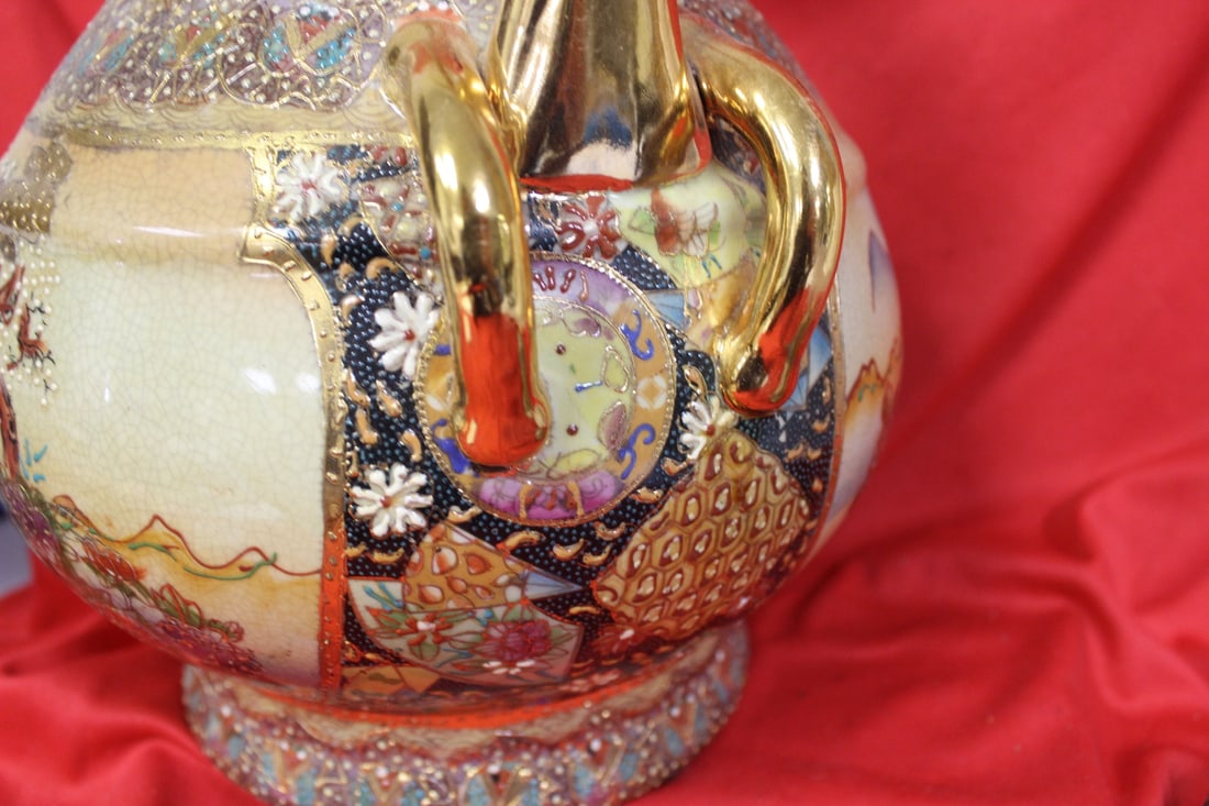 An Oriental Teapot - 7