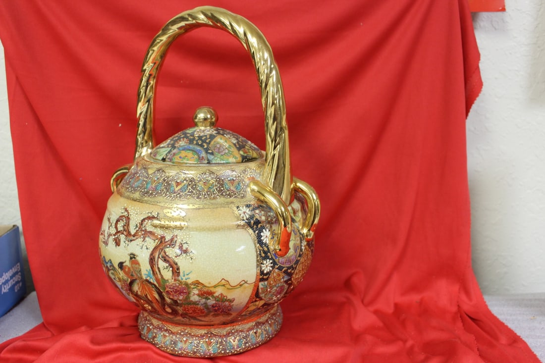 An Oriental Teapot - 8
