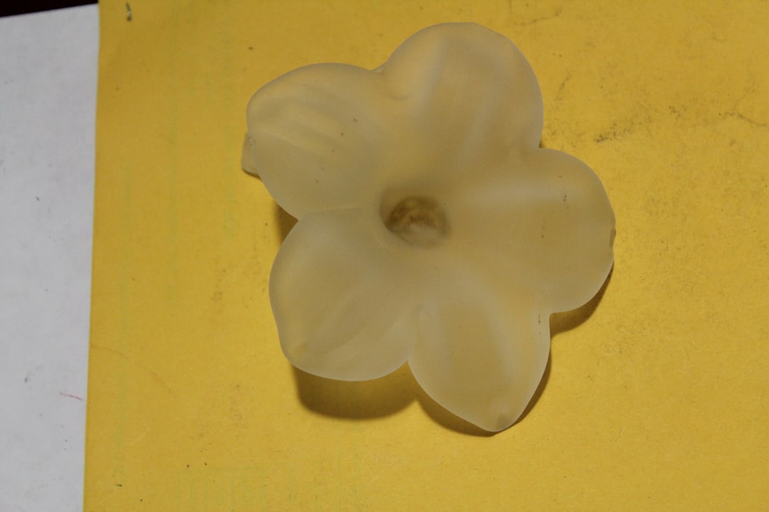 A Decorative Frost Glass Flower: 4" across