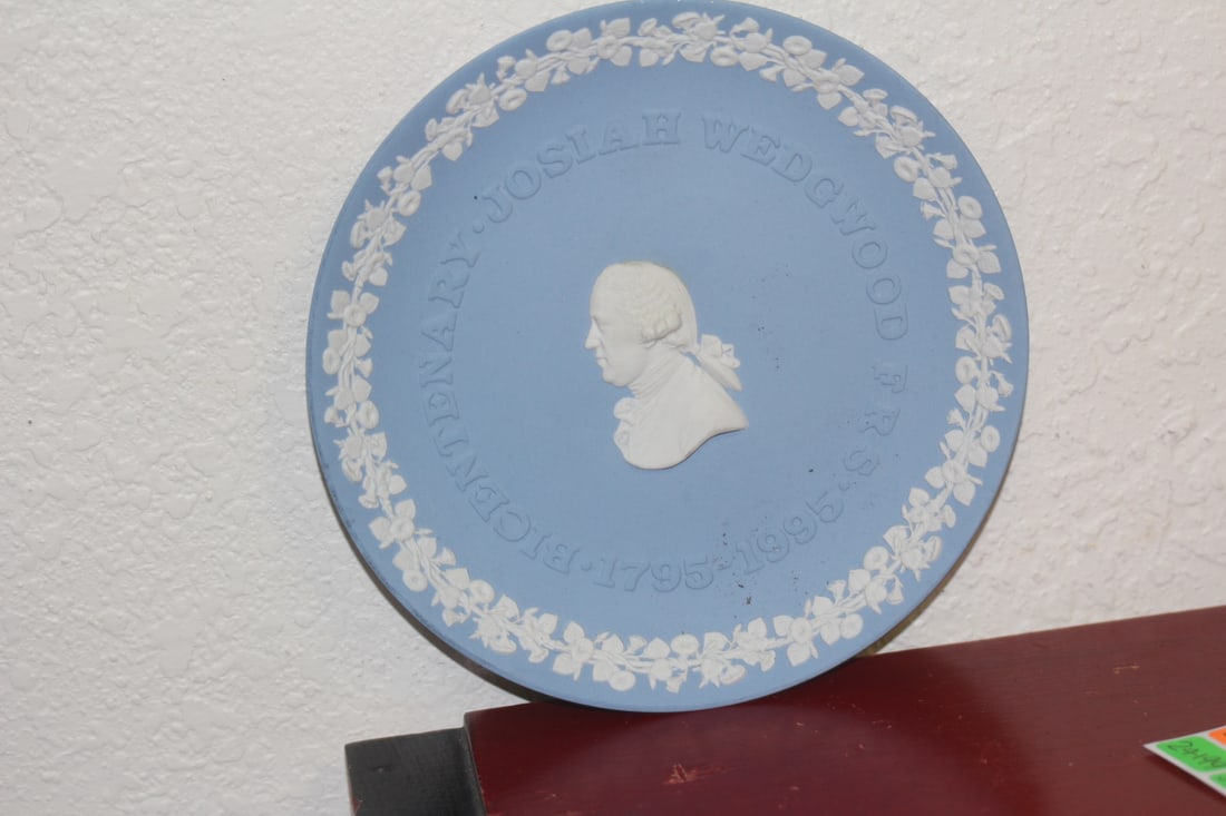 Wedgwood Jasperware Plate: bicentennial - 7 3/8" in diameter