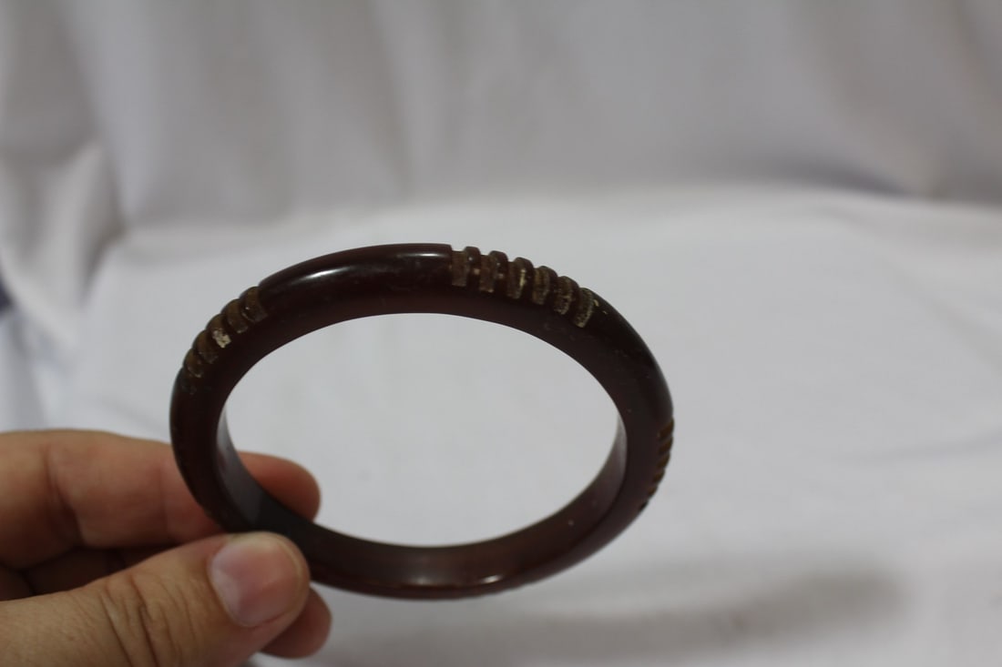 A Bakelite Bangle Bracelet - 5