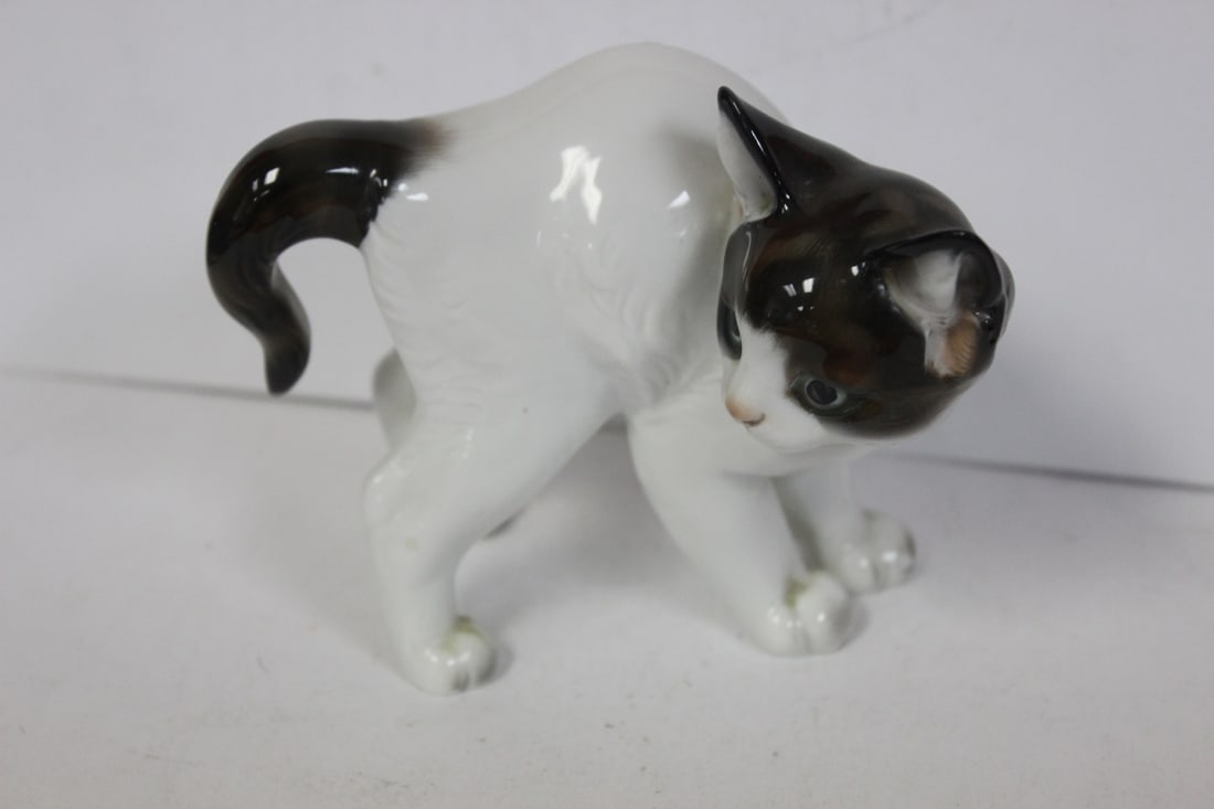 A Rosenthal Cat: 4 1/2" tall