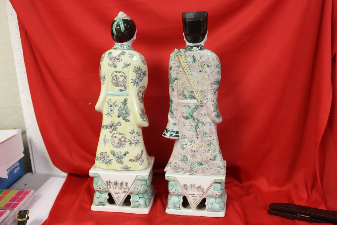 Two Chinese Figurines - 3