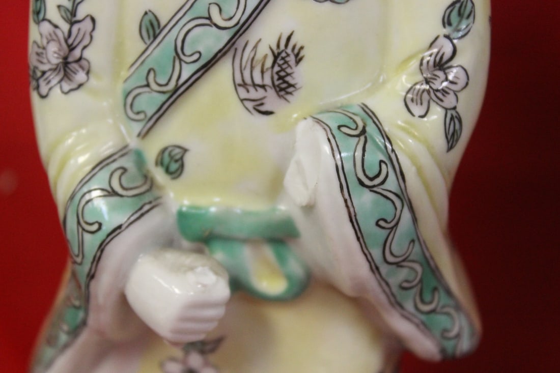 Two Chinese Figurines - 6