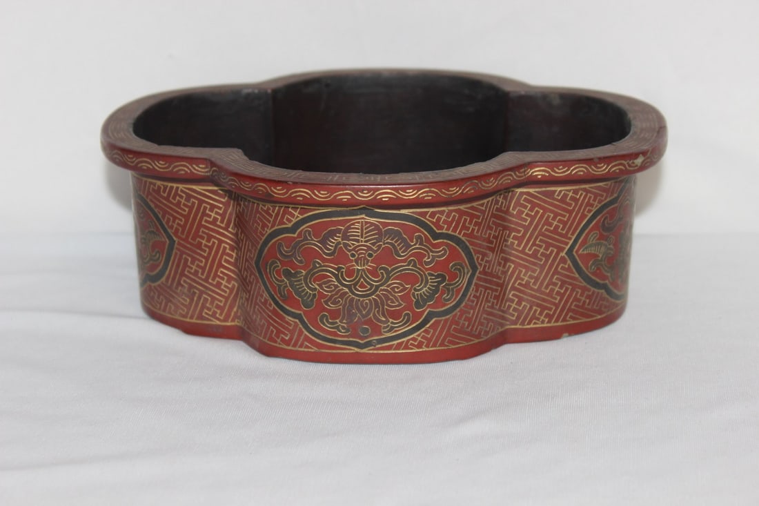 A Vintage Cinnabar/Wood Planter: Chinese/Japanese/Oriental - please note: looses - 8" across