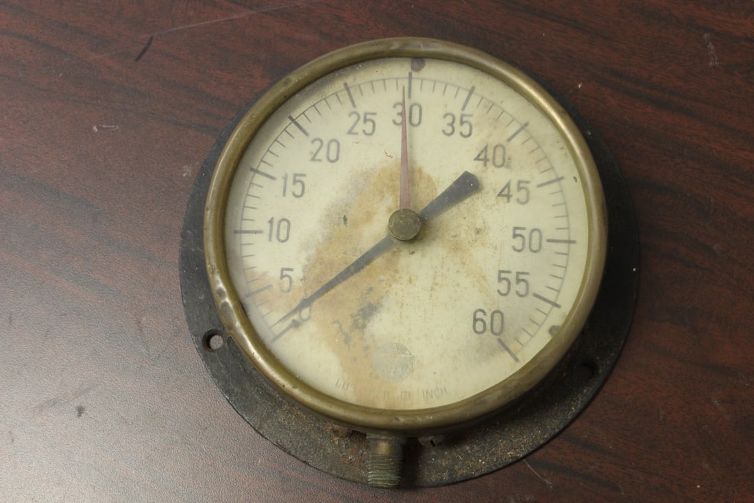 An Antique/Vintage Gauge: National Gauge Corporation, New York - early 20th century - bottom measures: 7 3/4"