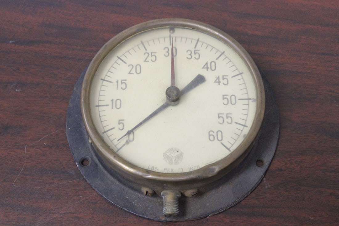 An Antique/Vintage Gauge: National Gauge Corporation, New York - early 20th century - bottom measures: 7 3/4"