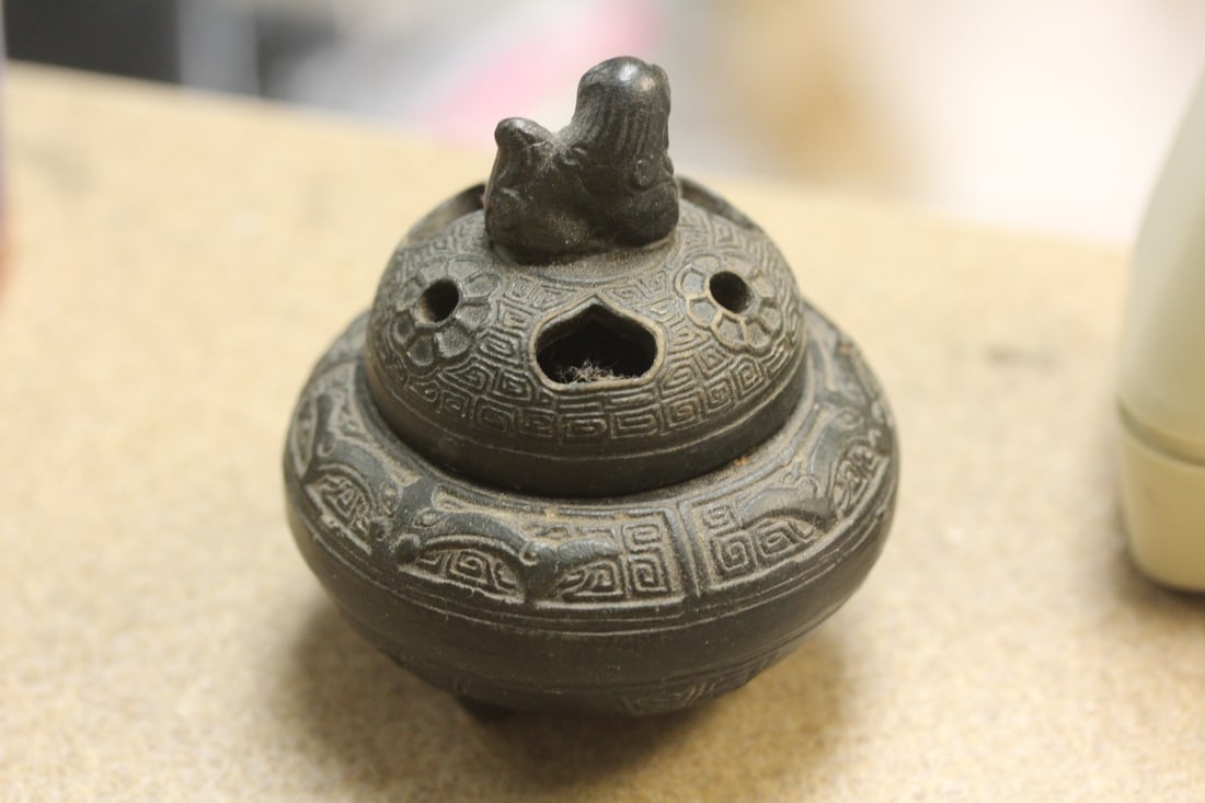 Chinese Ceramic Small Urn - 4